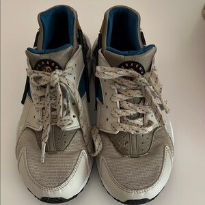 Nike huarache kids size 5